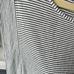 MAX STUDIO Black/white stripped sleeveless top